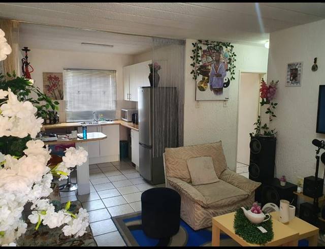 2 BEDROOM APARTMENT FOR SALE IN FLORIDA